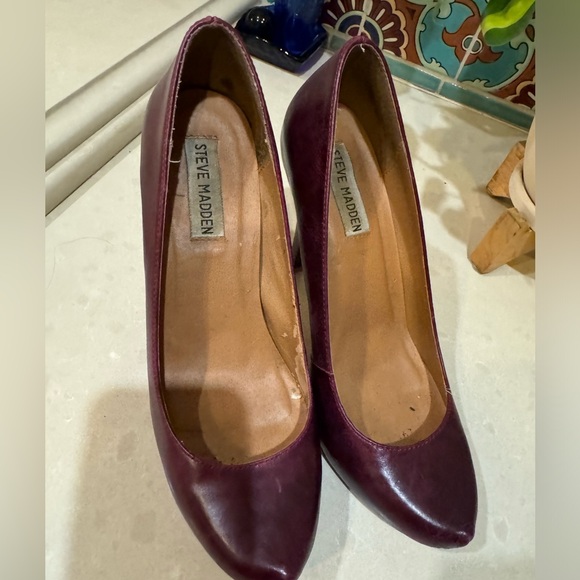 Burgundy High Heels- beautiful Steve Madden - Picture 1 of 3